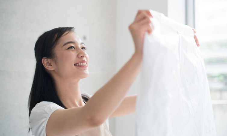 Cara Merawat Baju Kantor Suami dengan  SoKlin Softergent Magnolia & Berries