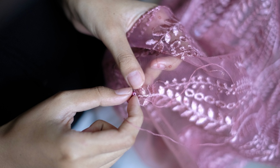 Begini Cara Mencuci Baju Brokat agar Awet