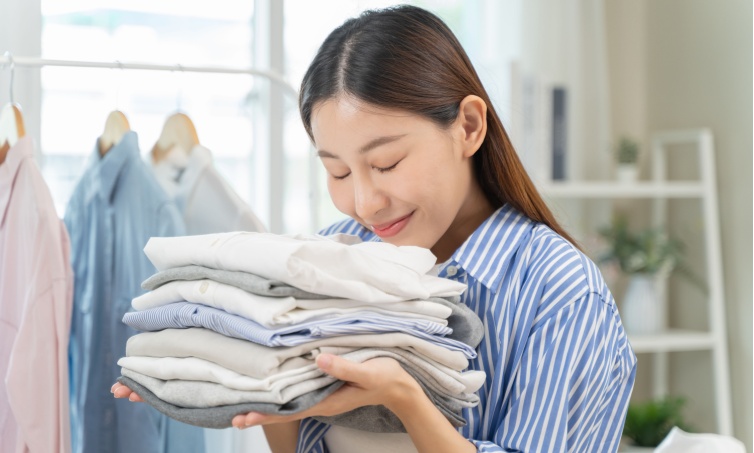 7 Tips Memilih dan Rekomendasi Pelicin Pakaian untuk Setrika yang Wangi dan Tahan Lama