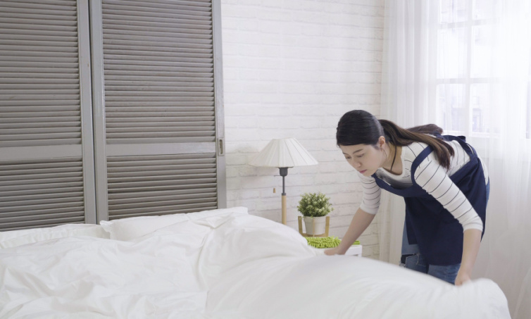 Cara agar Kamar Tidur Wangi dan Bebas Virus dengan SoKlin Pembersih Lantai Freesia Rose